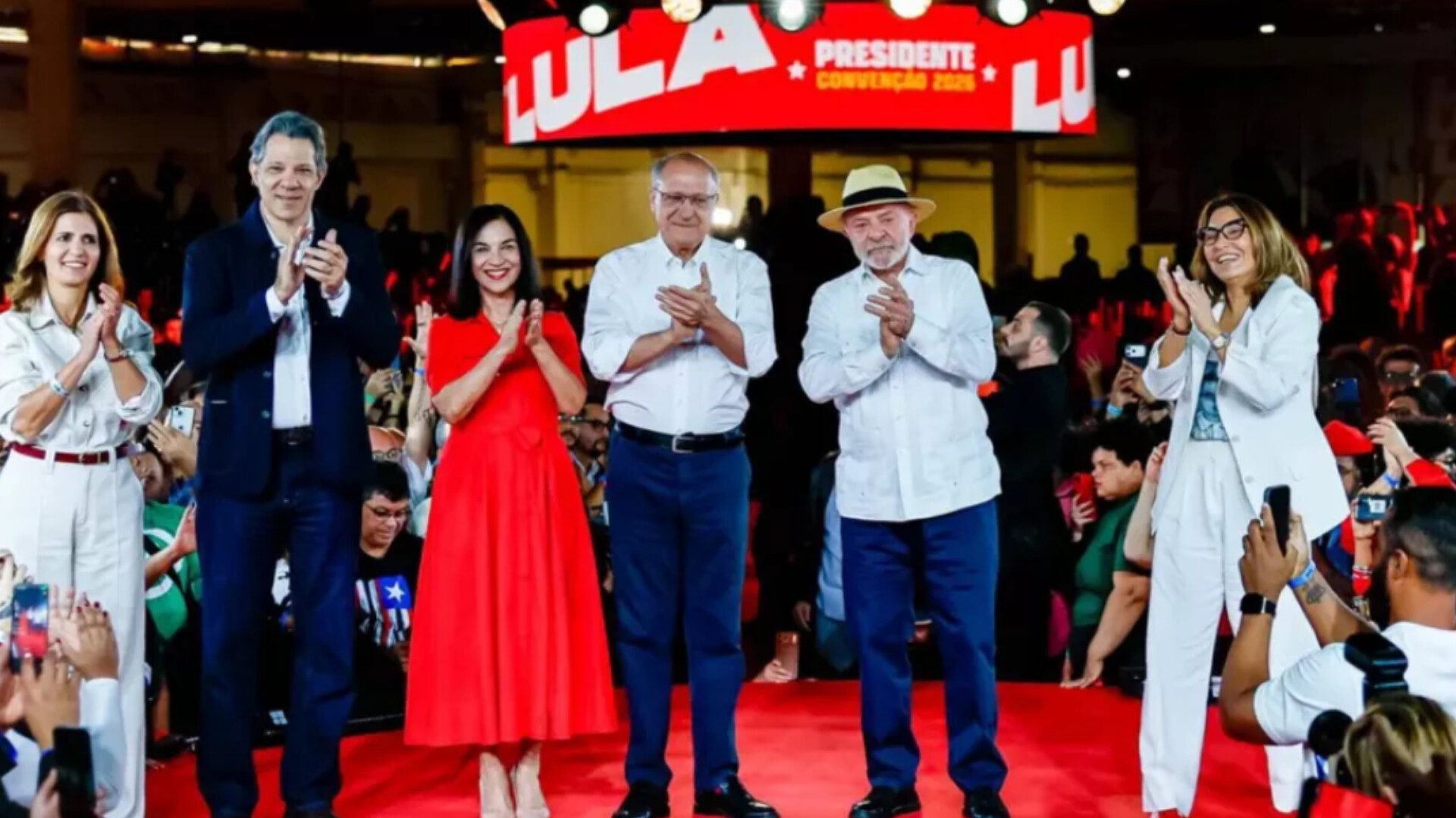 Lula oficializa candidatura à reeleição em convenção do PT em SP